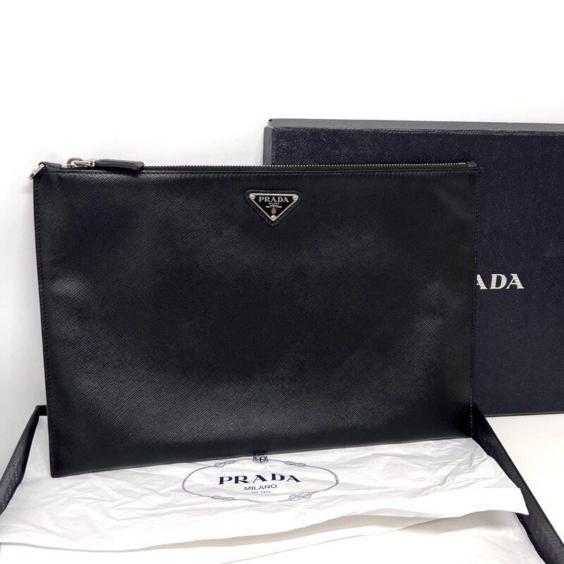 프라다 사피아노 삼각로고 클러치백 블랙  - Prada