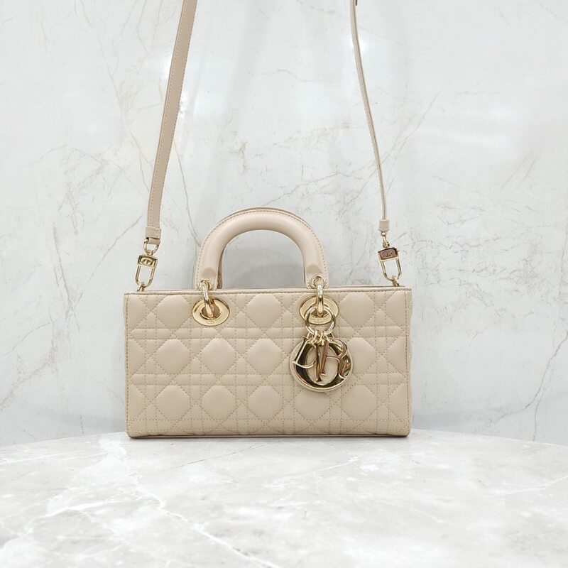 [럭스유] 디올 레이디 디조이 미디엄 백 라떼 까나쥬 M0540ONGE - Christian Dior