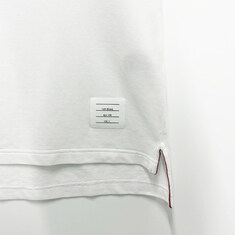 더팩토리 26FW 톰브라운 사선 완장 4바 클래식 피케 사선 폴로 반팔티 / 화이트 (MJP136G 07976 100) 썸네일 4