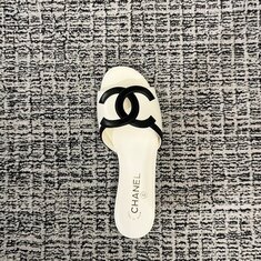 샤넬 CC 로고 뮬 슬리퍼 샌들 화이트 NEW 썸네일 3