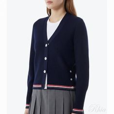 톰브라운 클래식 코튼 브이넥 카디건 FKC641A Y3030 415 썸네일 1