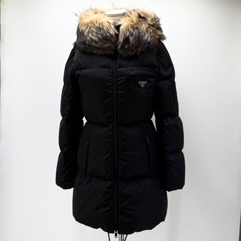 프라다 삼각로고 리나일론 여성 폭스퍼 롱 패딩 점퍼 - Prada