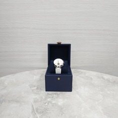 [럭스유] 루이비통 화이트 땅부르 쿼츠 시계 35mm Q8G00Z 썸네일 7