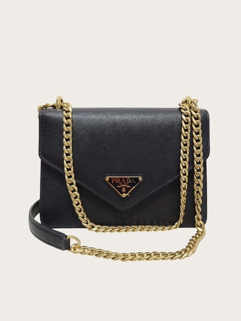 [중고명품/루이스잇] 프라다 블랙 사피아노 삼각로고 엔벨로프 체인 숄더백 - Prada