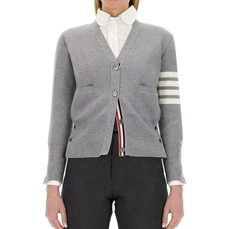 26SS 톰브라운 울 4 바 밀라노 스티치 브이넥 가디건 라이트그레이 FKC207A 00014 055 - Thom Browne