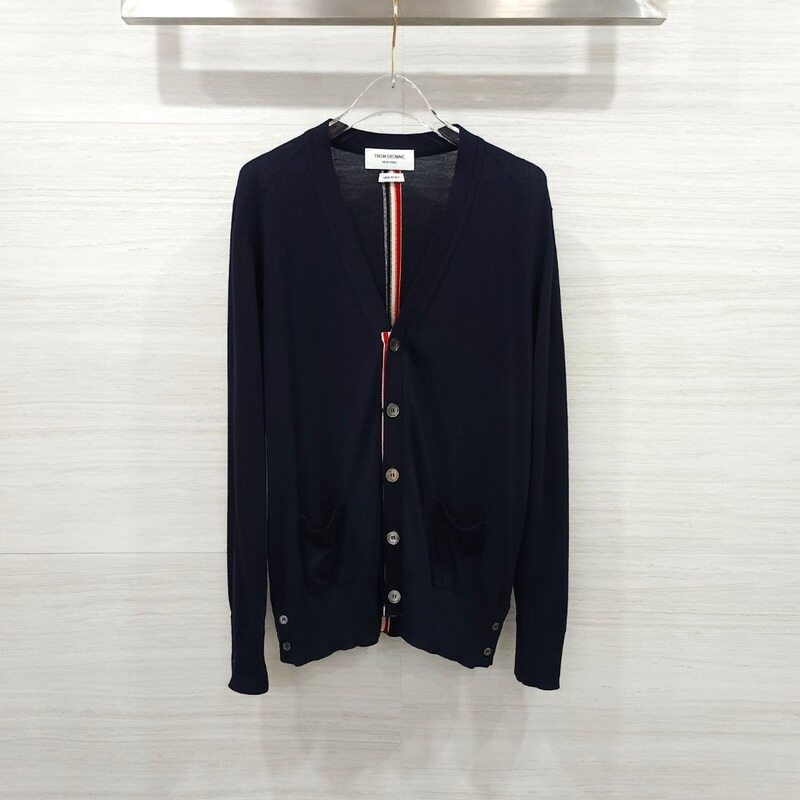 [럭스유] 2 / 톰브라운 삼선 백 스트라이프 울 가디건 네이비 MKC262A - Thom Browne