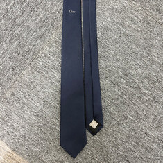 논현 더팩토리 26SS 디올 로고 실크 넥타이 / 네이비 블루 (68C1047B6043 C580) 썸네일 1