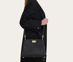 [비엔비명품관] FERRAGAMO 페라가모 여성 스투디오 미디움 박스 숄더백 썸네일 4