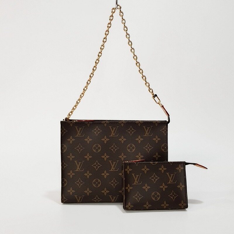 루이비통 모노그램 토일레트리 파우치 온 체인 M81412 - Louis Vuitton