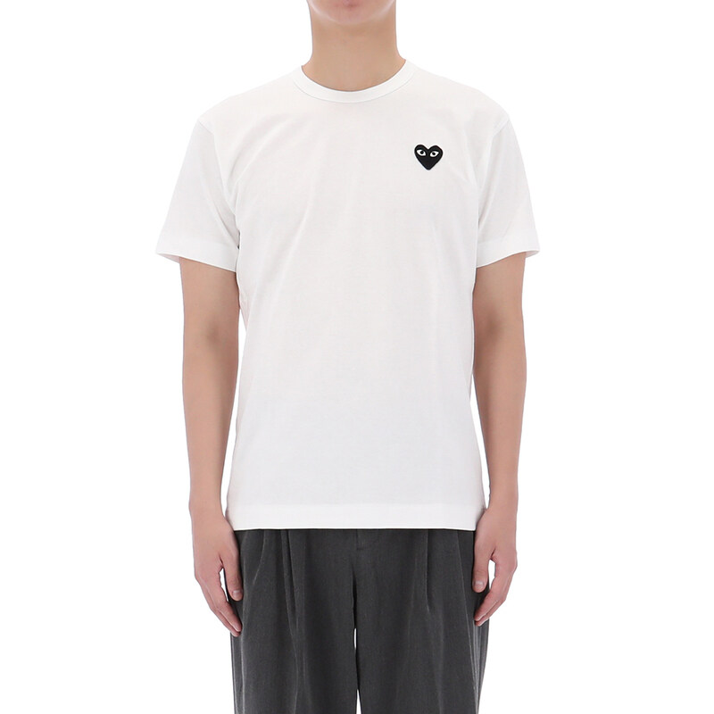 국내배송 26SS 꼼데가르송 블랙 하트 와펜 반팔 티셔츠 AX T064 WHITE - Comme des Garcons