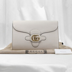 Gucci(구찌) 648935 화이트 레더 GG 마몽 플랩 클러치 썸네일 1