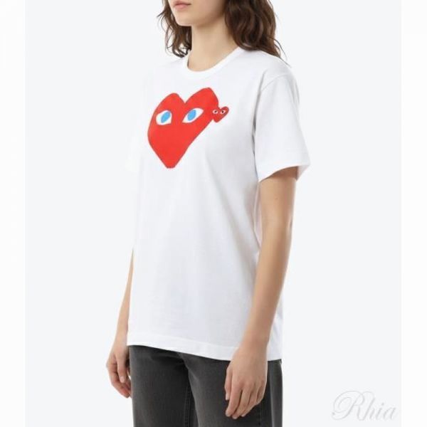 꼼데가르송 26SS 레드 하트 와펜 반팔 티셔츠 AX T086 051 1 - Comme des Garcons