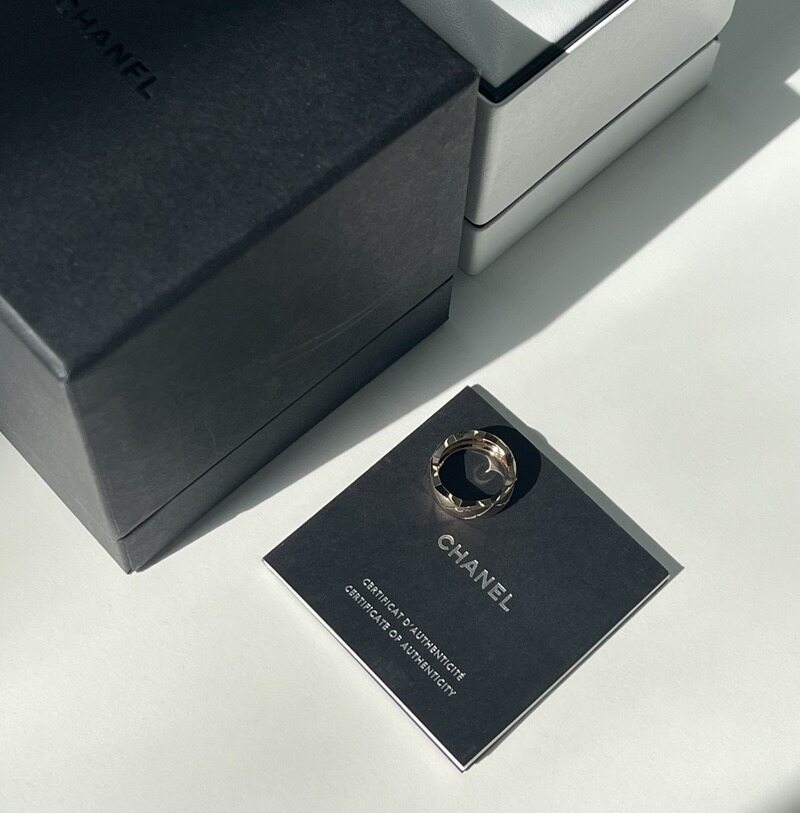 [더럭스] 샤넬 코코크러쉬 링 스몰 베이지골드 45호 J10817  - Chanel