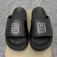 더팩토리 26SS Y-3 요지 야마모토 로고 슬라이드 / 블랙 (KI4033) 썸네일 1