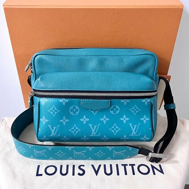[한정판] 루이비통 타이가 아웃도어 크로스백 메신저백 가방 M30241 - Louis Vuitton