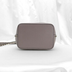 Valentino(발렌티노)  B0L31VSFNB9 도브 그레이 그레인 카프스킨 락스터드 버킷 2WAY 썸네일 4