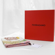 Ferragamo(페라가모) 31 0118/001 756254 100% 실크 스튜디오 프린트 90 스카프 썸네일 1