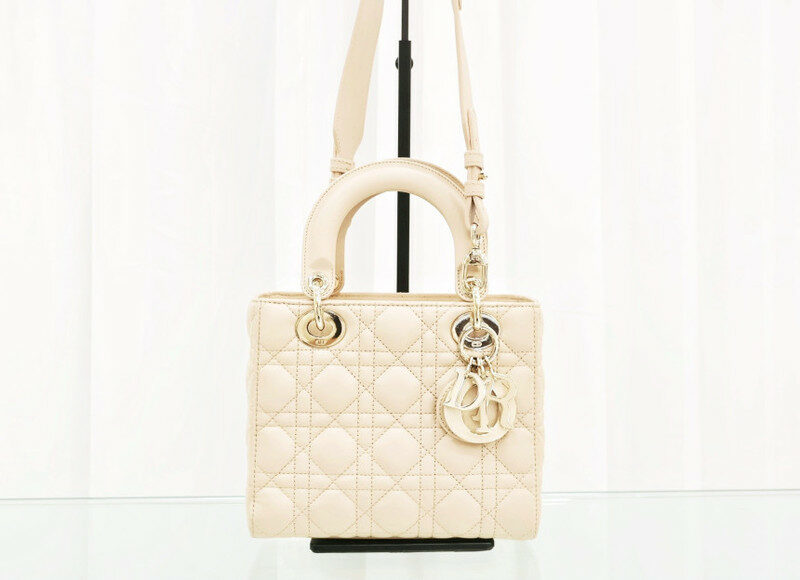 크리스찬 디올 레이디백 스몰 램스킨 숄더 베이지 m0538ocea m84p 백화점구매 여성 토트백 - Christian Dior