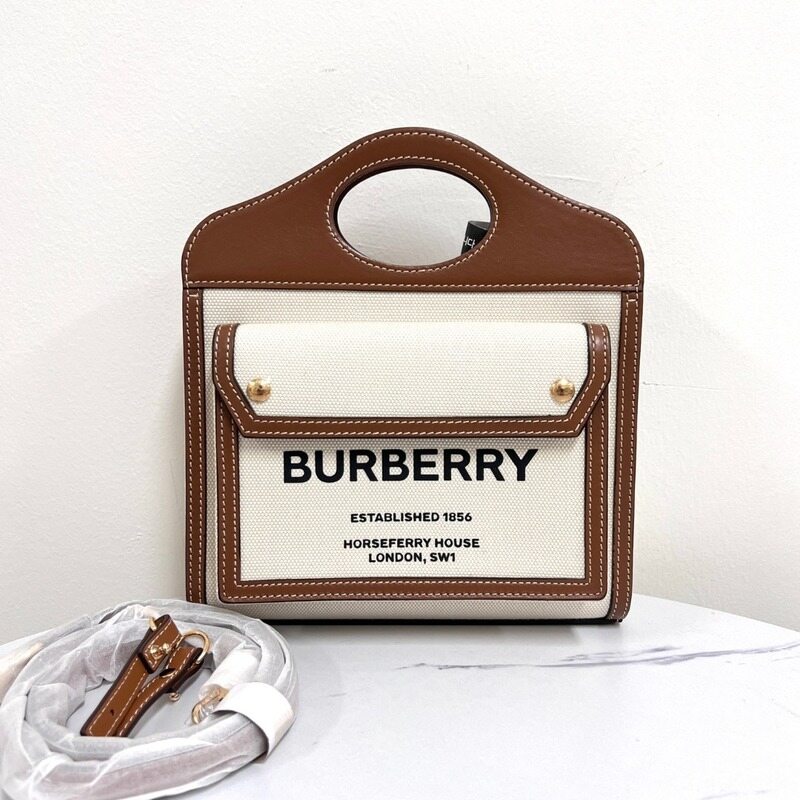 버버리 미니 캔버스 포켓 여성 크로스백 (8014615) - Burberry