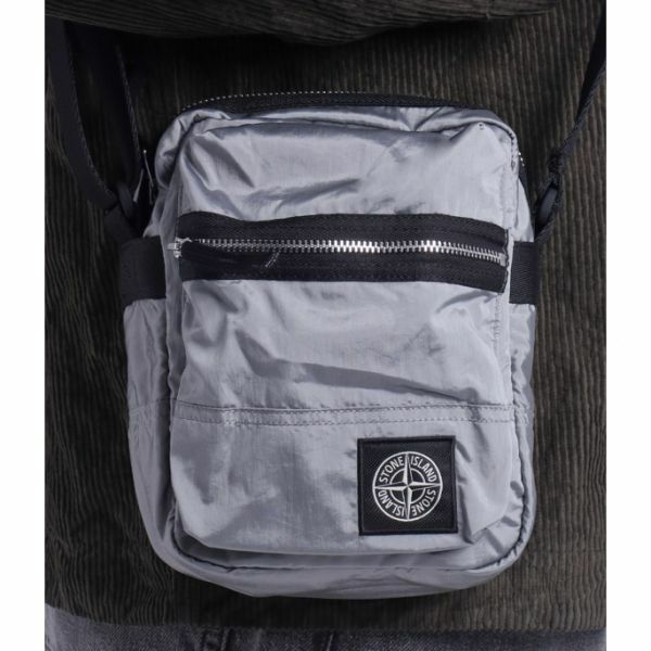 STONE ISLAND 9200015 Coated Nylon Metal In Econyl® Pouch Bag K2S15 S0251 V0061 코티드 나일론 메탈 인 에코닐 파우치 백 - Stone Island