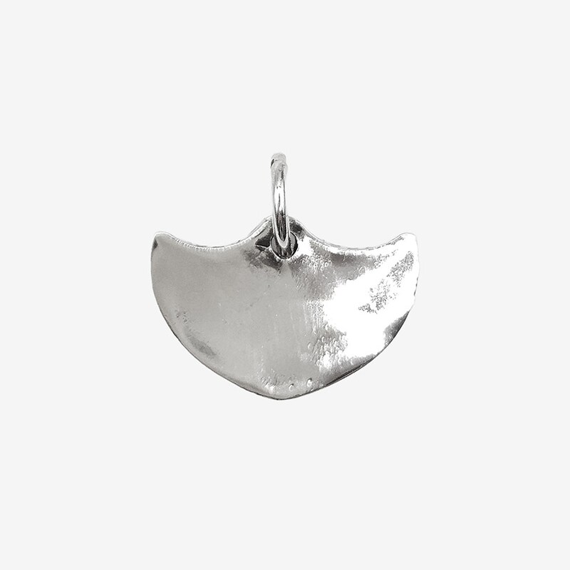 [어포드] 크롬하츠 쉴드 펜던트 실버 LZMNM7L9 - Chrome Hearts