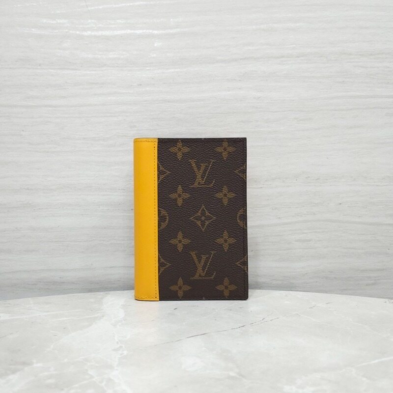 [럭스유] (새상품) 루이비통 모노그램 마카사르 패스포트 커버 여권지갑 M12827 - Louis Vuitton