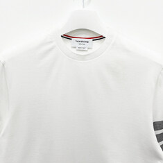 더팩토리 26FW 톰브라운 사선 완장 4바 반팔티 / 화이트 (MJS168G 07862 100) 썸네일 2