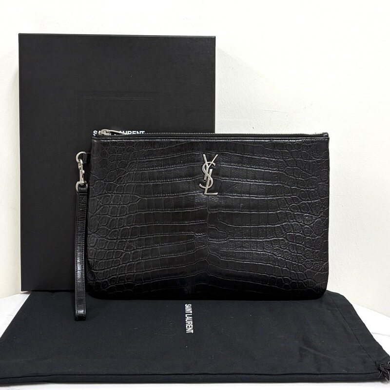 생로랑 크로커다일 패턴 은장 모노그램 클러치백 블랙 (558070) - Saint Laurent