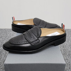논현 더팩토리 23FW 톰브라운 바시티 그레인 레더 페니 로퍼 뮬 / 블랙 (MFL103A 06257 001) 썸네일 2
