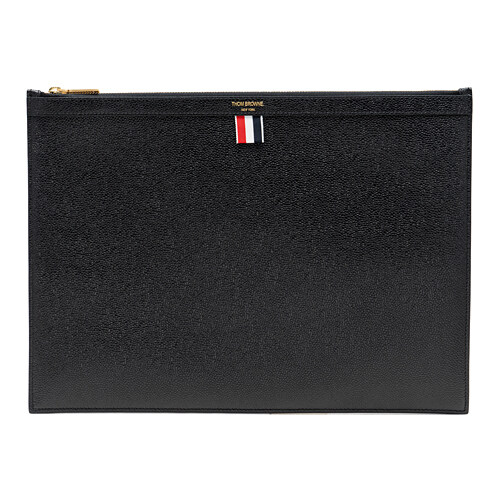라프리마 [THOM BROWNE] 톰브라운 블랙 페블 그레인 라지 클러치 MAC020L00198-001 - Thom Browne