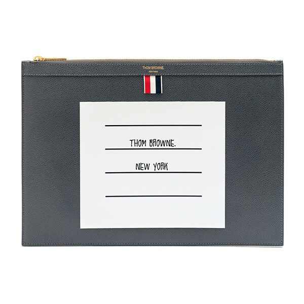 라프리마 [THOM BROWNE] 톰브라운 페이퍼라벨 미디엄 도큐먼트 홀더 MAC131A00198-025 - Thom Browne