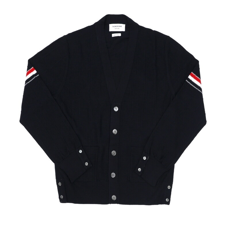 [톰브라운 THOM BROWNE] MKC519A Y1002 415 스트라이프 그로그랭 암밴드 남성 가디건 - Thom Browne