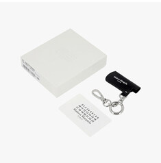 [메종마르지엘라 MAISON MARGIELA] SA1VL0055 P8831 T8013 공용 키링 썸네일 3