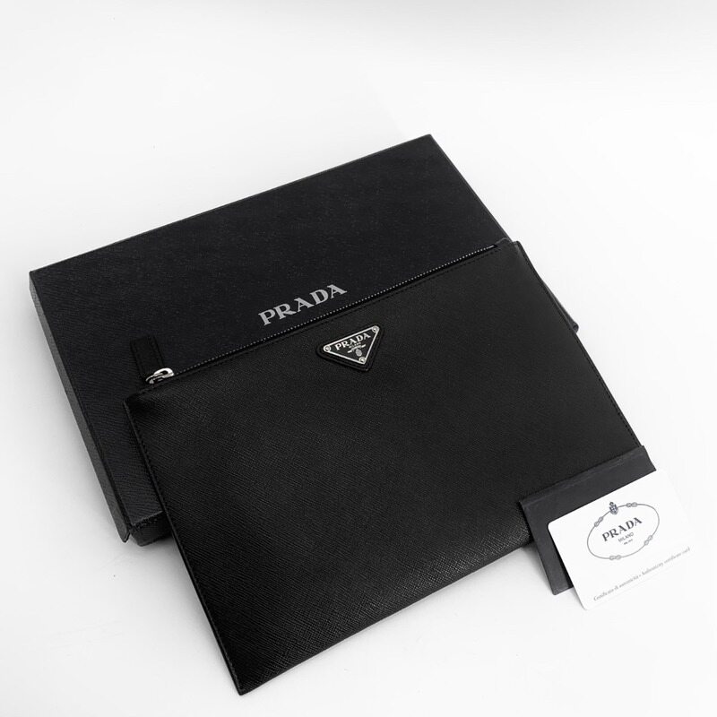 ◆백화점구매◆ 프라다 삼각로고 사피아노 클러치 2NG005 - Prada