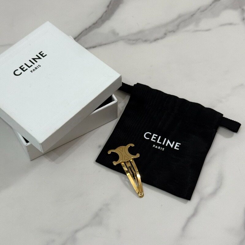 셀린느 트리옹프 스냅 헤어클립 골드 피니쉬 브래스 헤어핀 46Z656BSL-35OR - Celine