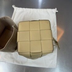 보테가베네타 포리지 스몰 레더 카세트 버킷백 썸네일 2