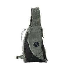 26FW C.P. 컴퍼니 나일론 B 렌즈 크로스바디 럭색 그레이 21CMAC735A 005269G 950 썸네일 1