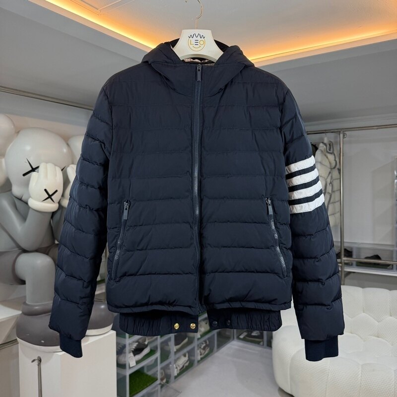 톰브라운 사선 완장 폴리 트윌 다운 패딩 - Thom Browne