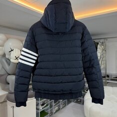  톰브라운 사선 완장 폴리 트윌 다운 패딩 썸네일 1
