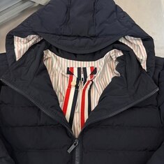 톰브라운 사선 완장 폴리 트윌 다운 패딩 썸네일 3
