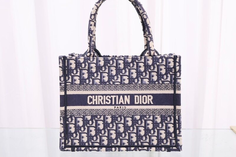 크리스찬 디올 스몰 북 M1265ZRIW M828 여성 토트백 - Christian Dior