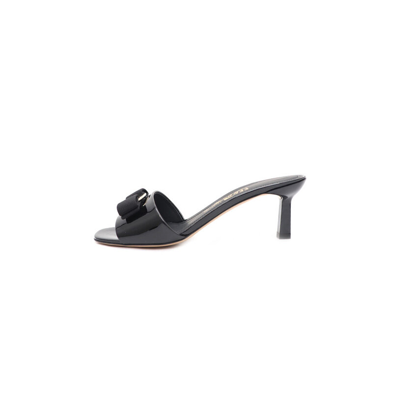 페레가모 블랙 페이던트 금장 바라 보우 슬라이드 샌들 뮬 구두kk63806477 - Salvatore Ferragamo