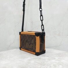 [럭스유] 루이비통 X 니고 한정판 모노그램 소프트 트렁크 메신저백 썸네일 1