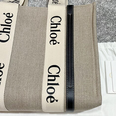더팩토리 24FW 끌로에 WOODY 우디 미디엄 토트백 하자 세일 1 / 화이트,블루 (CHC22AS383I26 91J) 썸네일 4