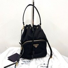  프라다 삼각로고 나일론 버킷백 블랙 (1BH038) 썸네일 5