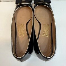 페레가모 바라 펌프스 블랙 유광 여성 구두(6) 썸네일 4