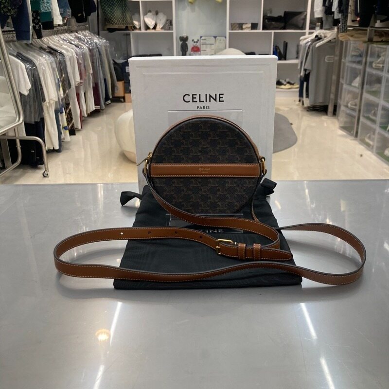 셀린느 트리옹프 스트랩 라운드 퍼스 크로스백 - Celine
