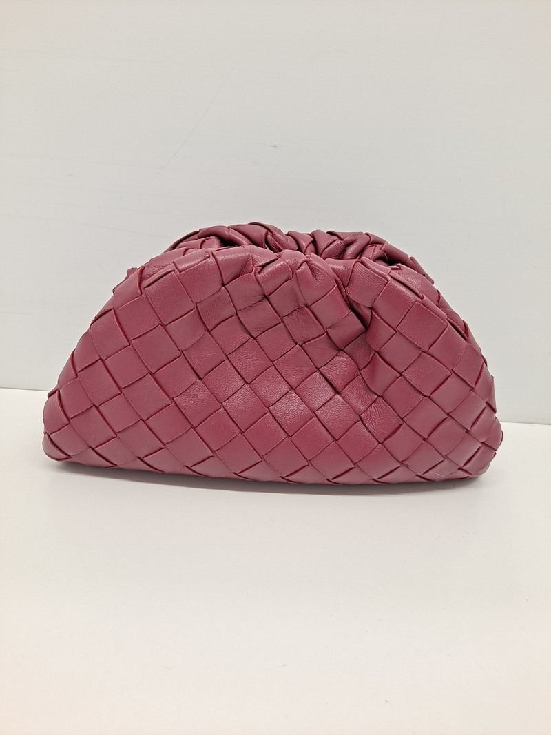 ◆BOTTEGA VENETA 最新作◆Intrecciato ダストバッグ/Burgundy◆ Bottega Veneta Burgundy Intrecciato Concert Bag Bottega Veneta